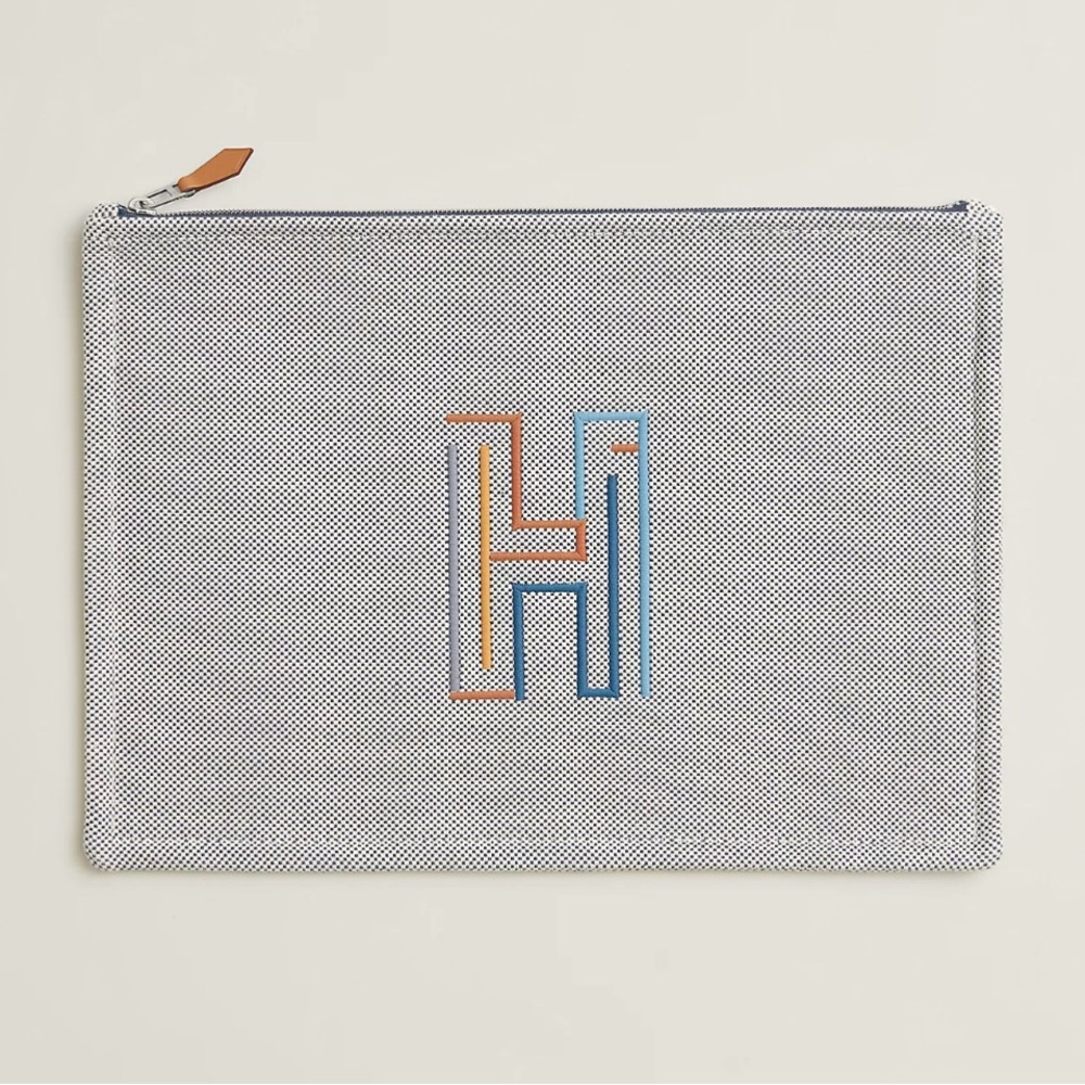 Hermes H Labyrinthe medium Case 9 by 6 inches zip pull in calfskin in marine NEW